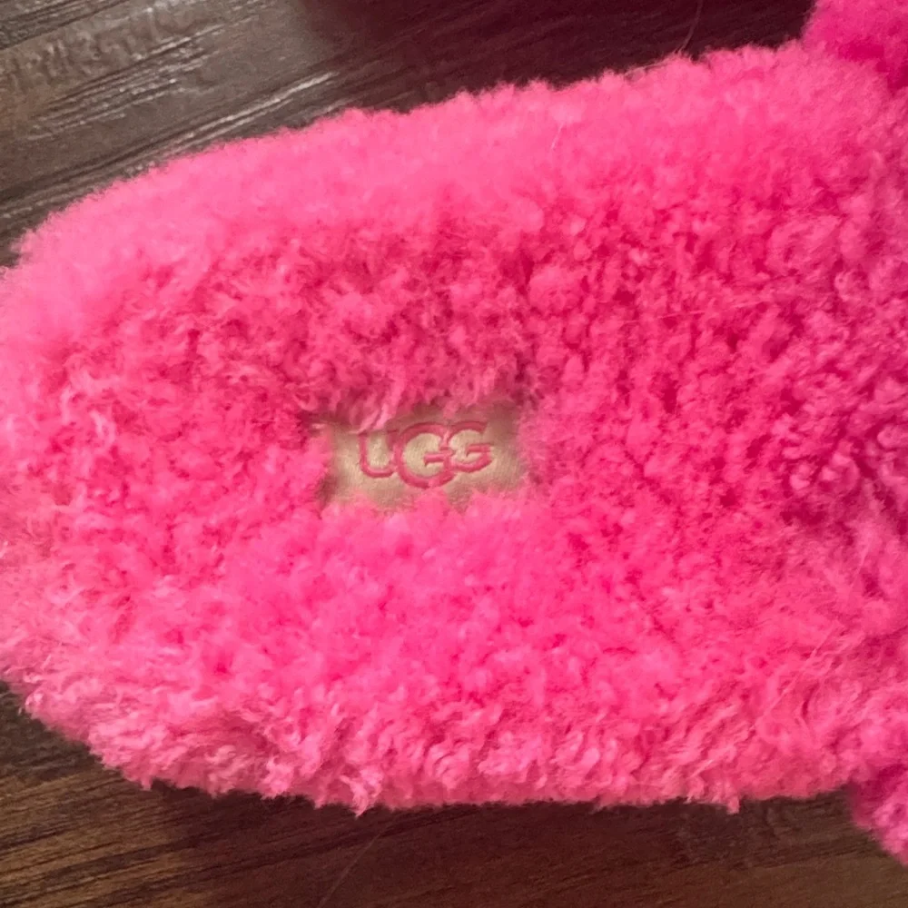 UGG Hot Pink Fluff Slide Slippers, Like New, Sz 8 - Picture 5 of 11